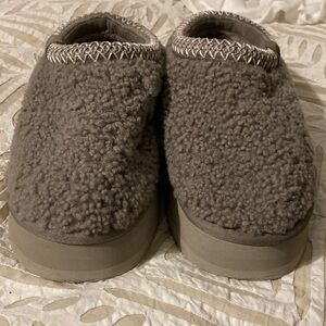 UGG Gray Fleece Mules Platform slip-on shoes size 10